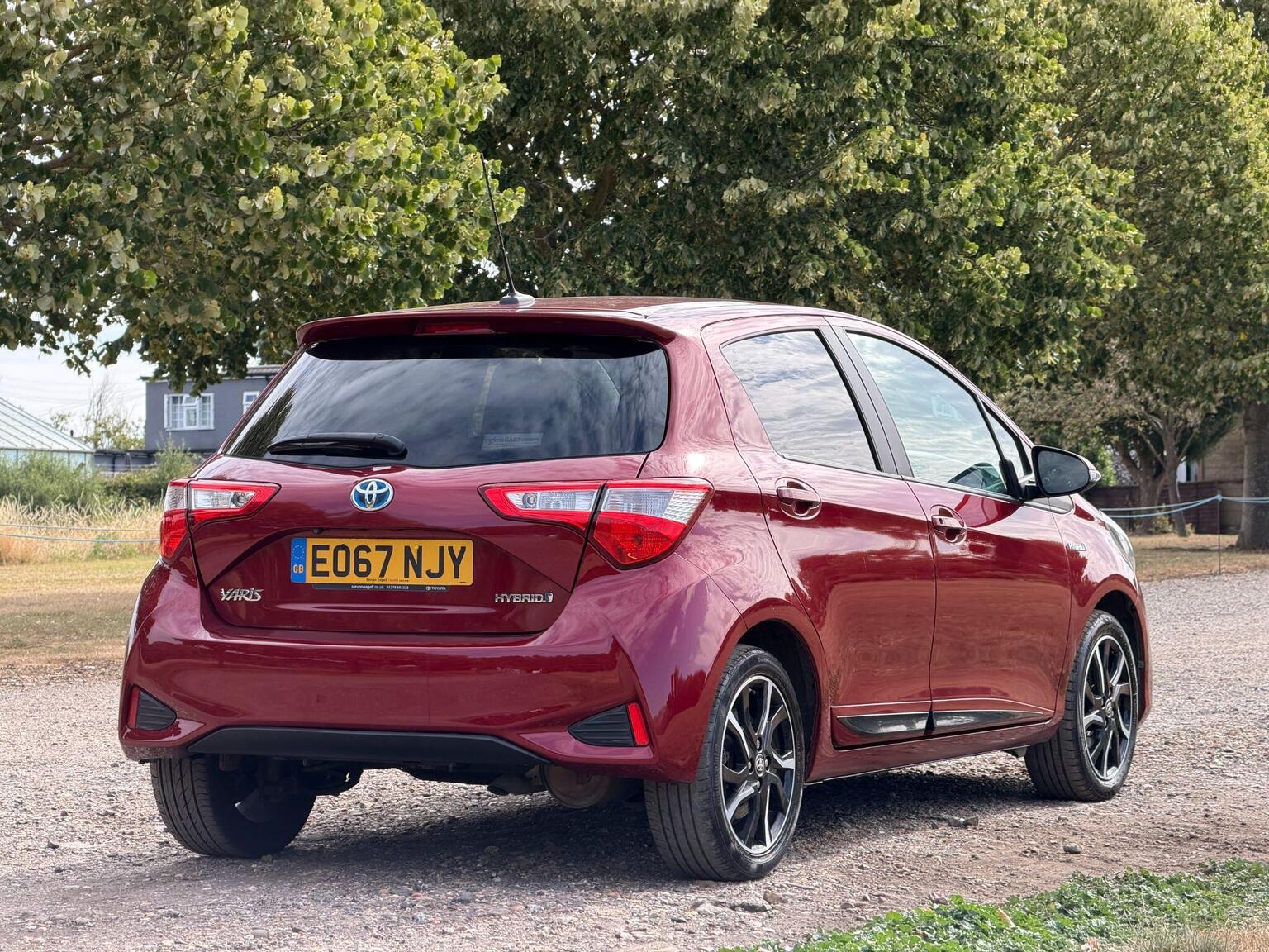2017 Toyota Yaris image 8