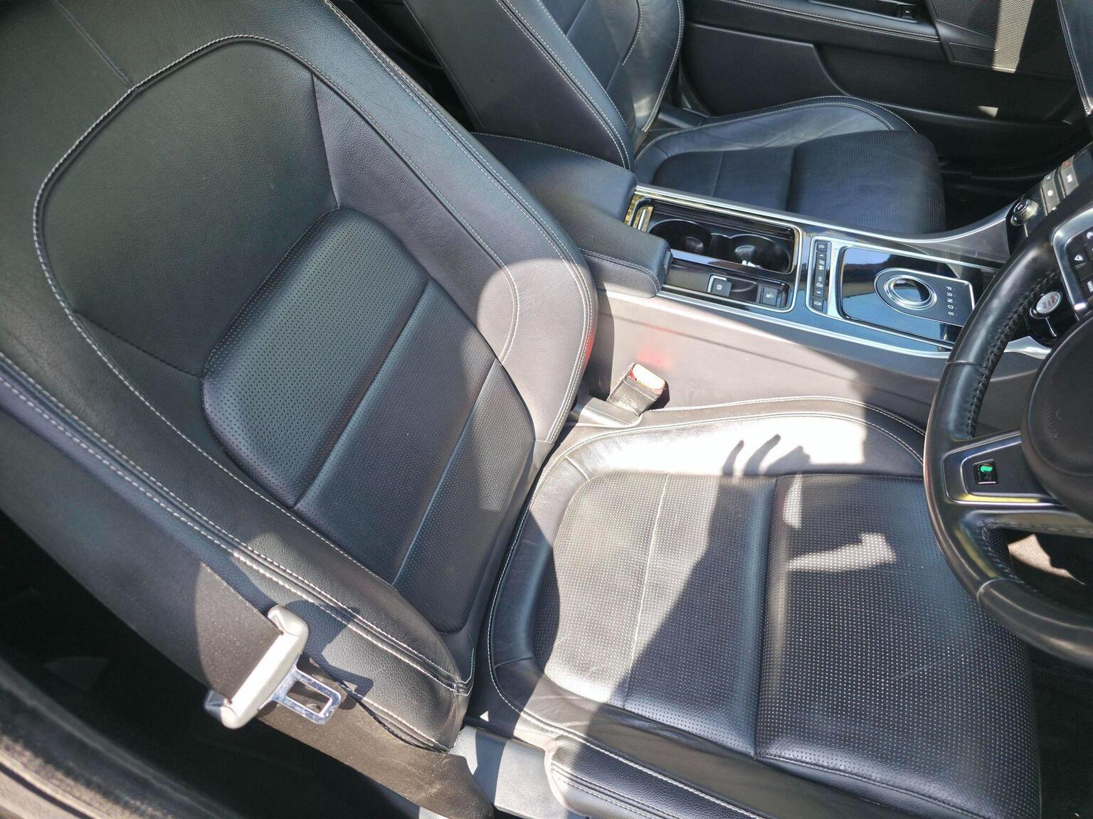 2018 Jaguar XE image 30