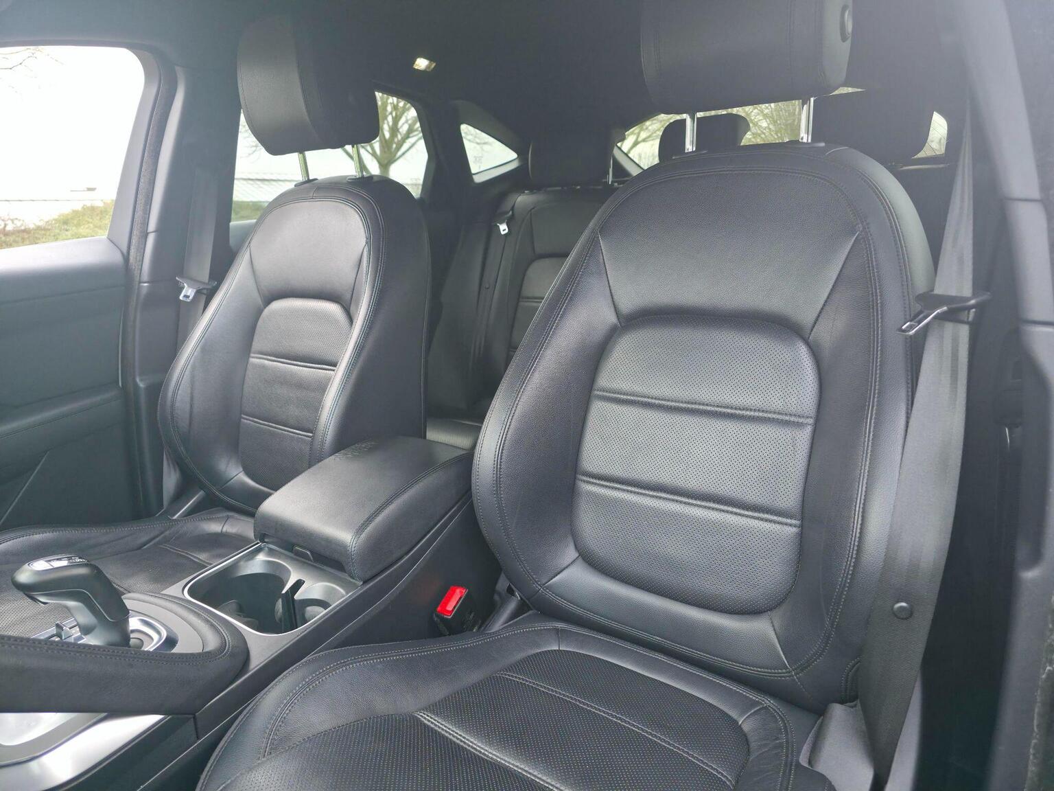 2019 Jaguar E-PACE image 29