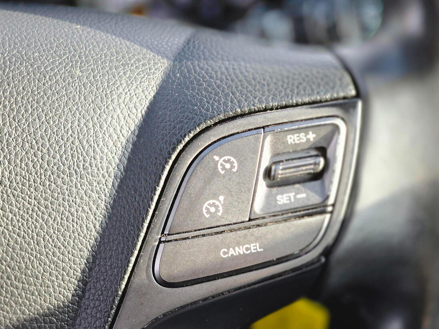 2017 Hyundai Santa Fe image 35