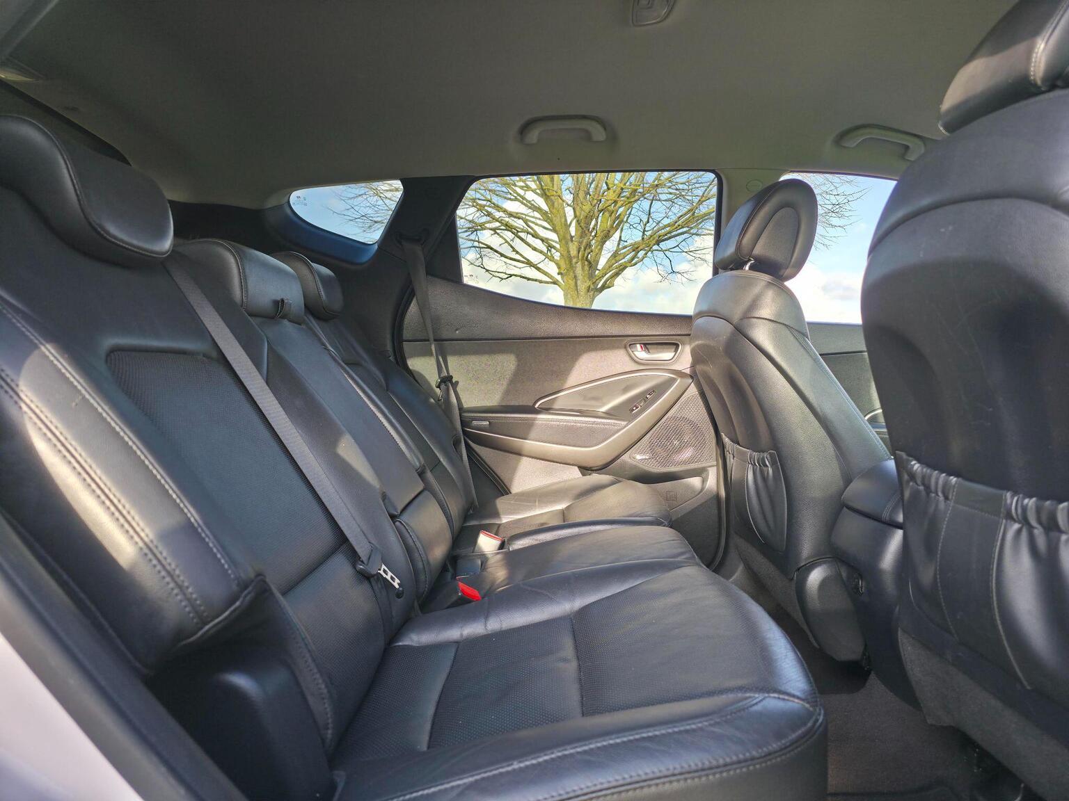 2017 Hyundai Santa Fe image 25