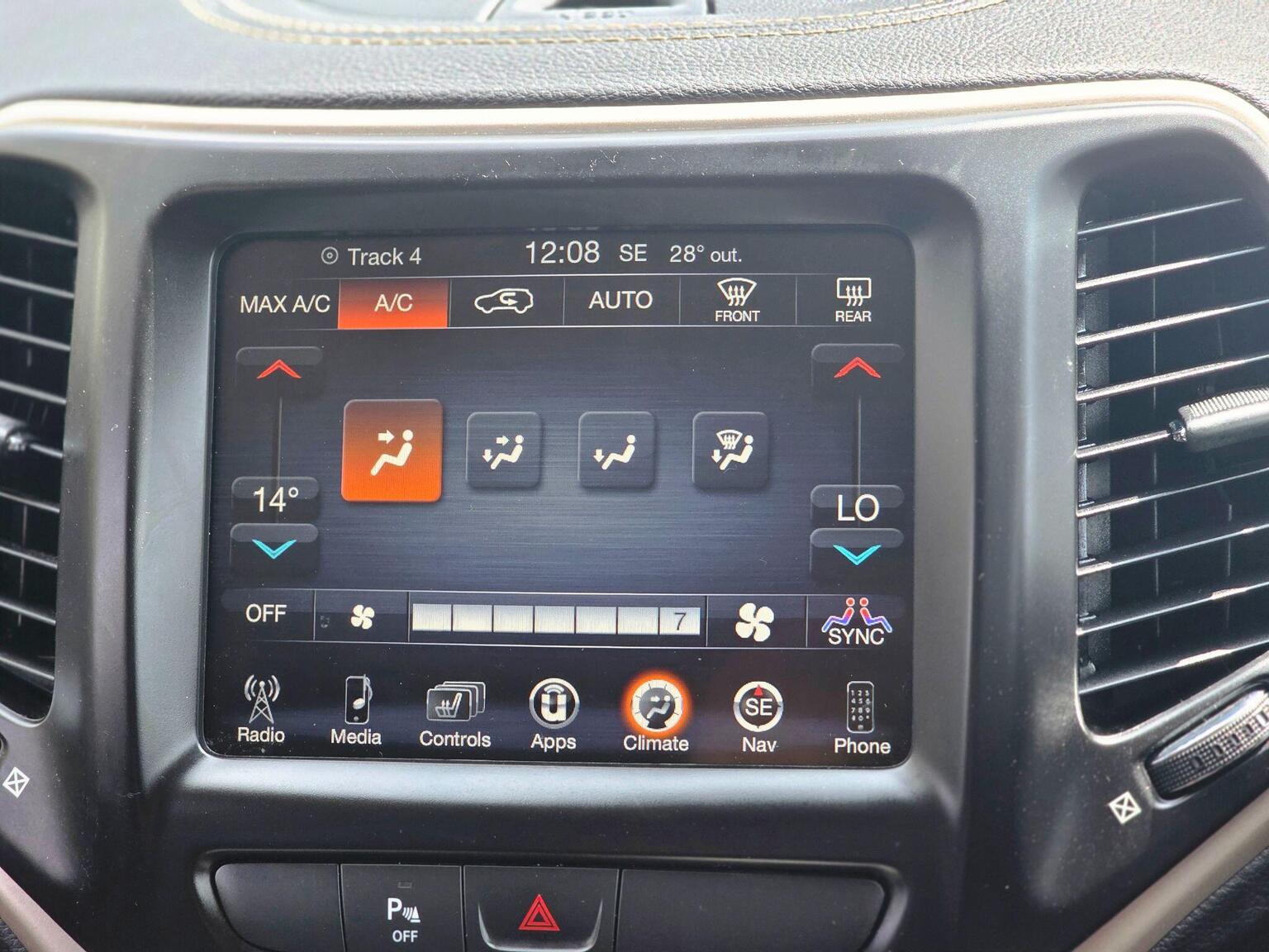 2016 Jeep Cherokee image 46
