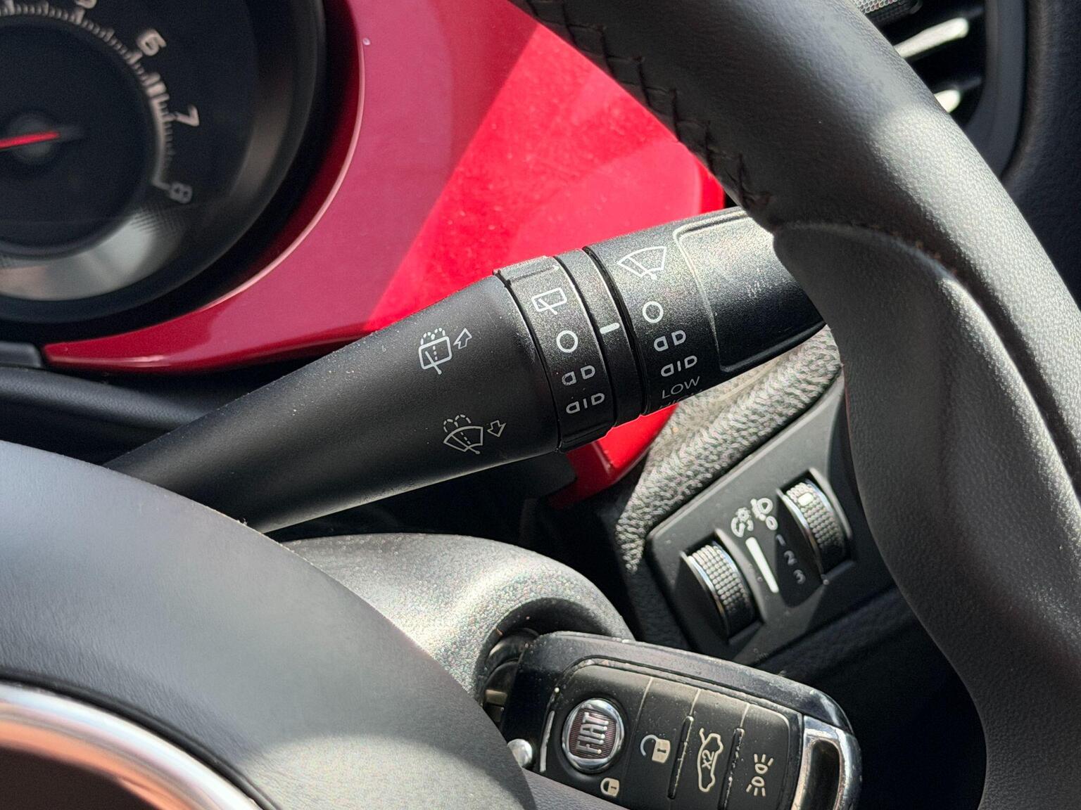 2016 Fiat 500X image 32
