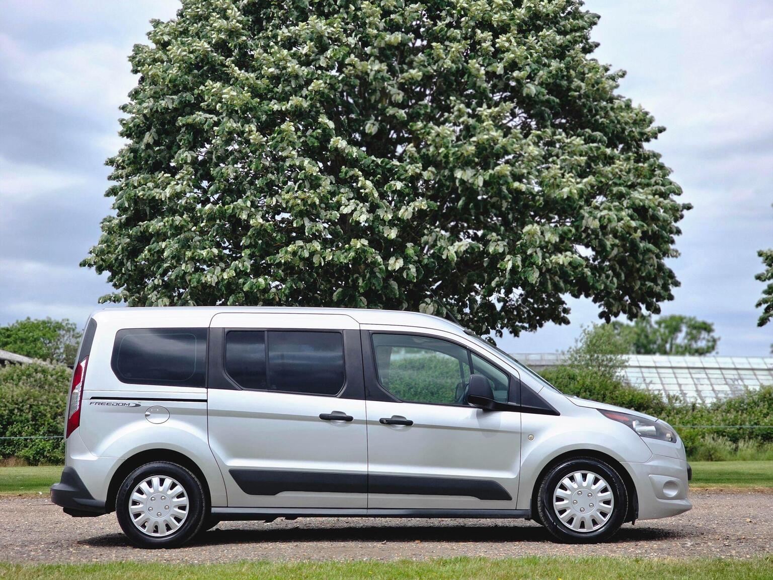 2017 Ford Grand Tourneo Connect image 4