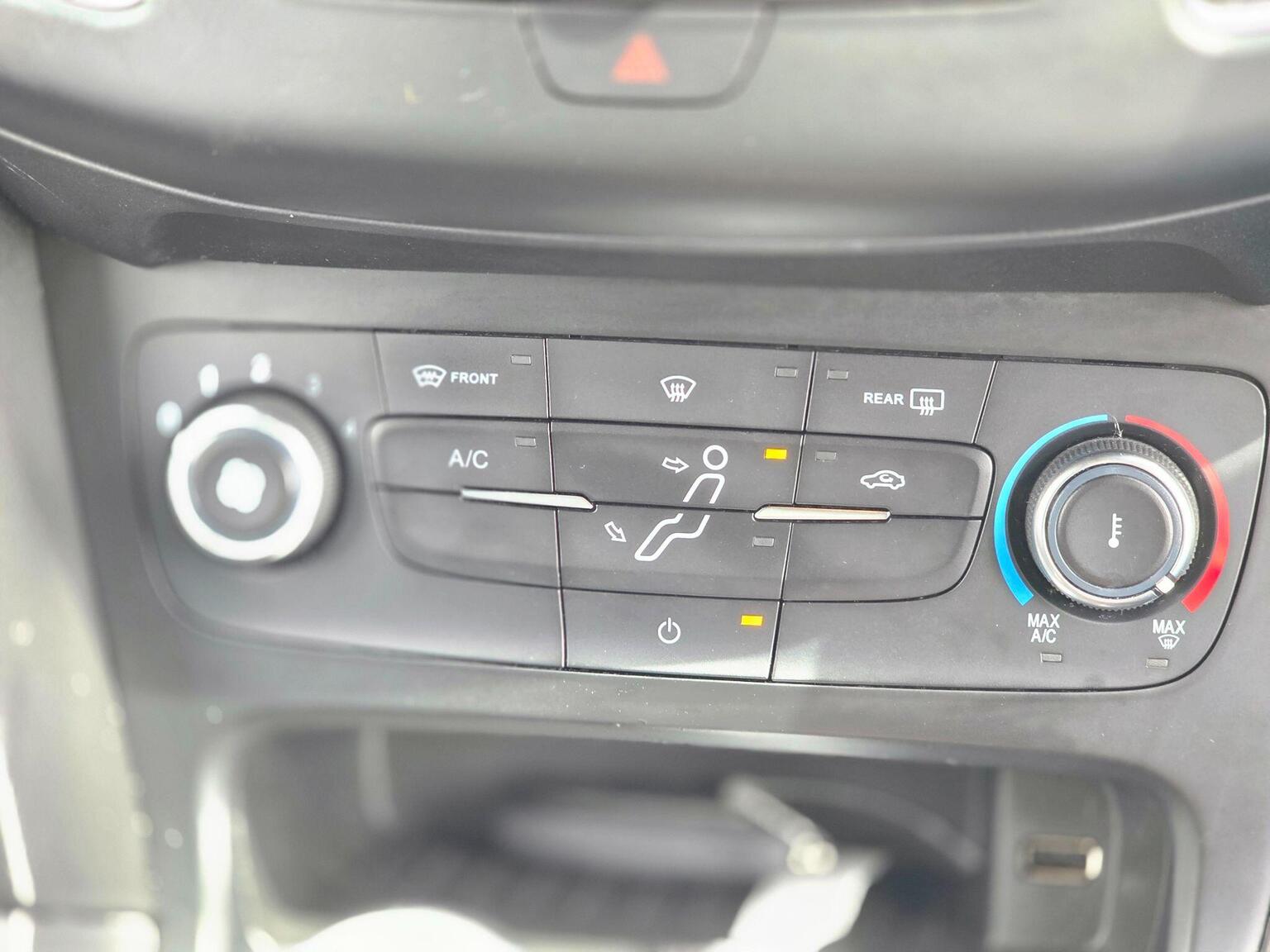 2018 Ford Focus image 36