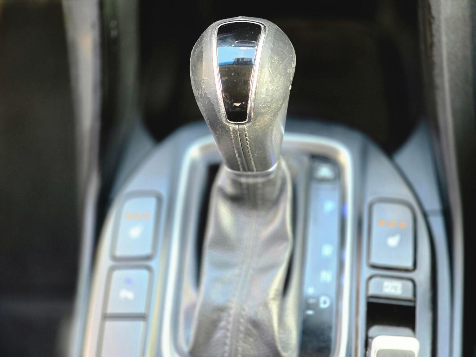 2017 Hyundai Santa Fe image 19