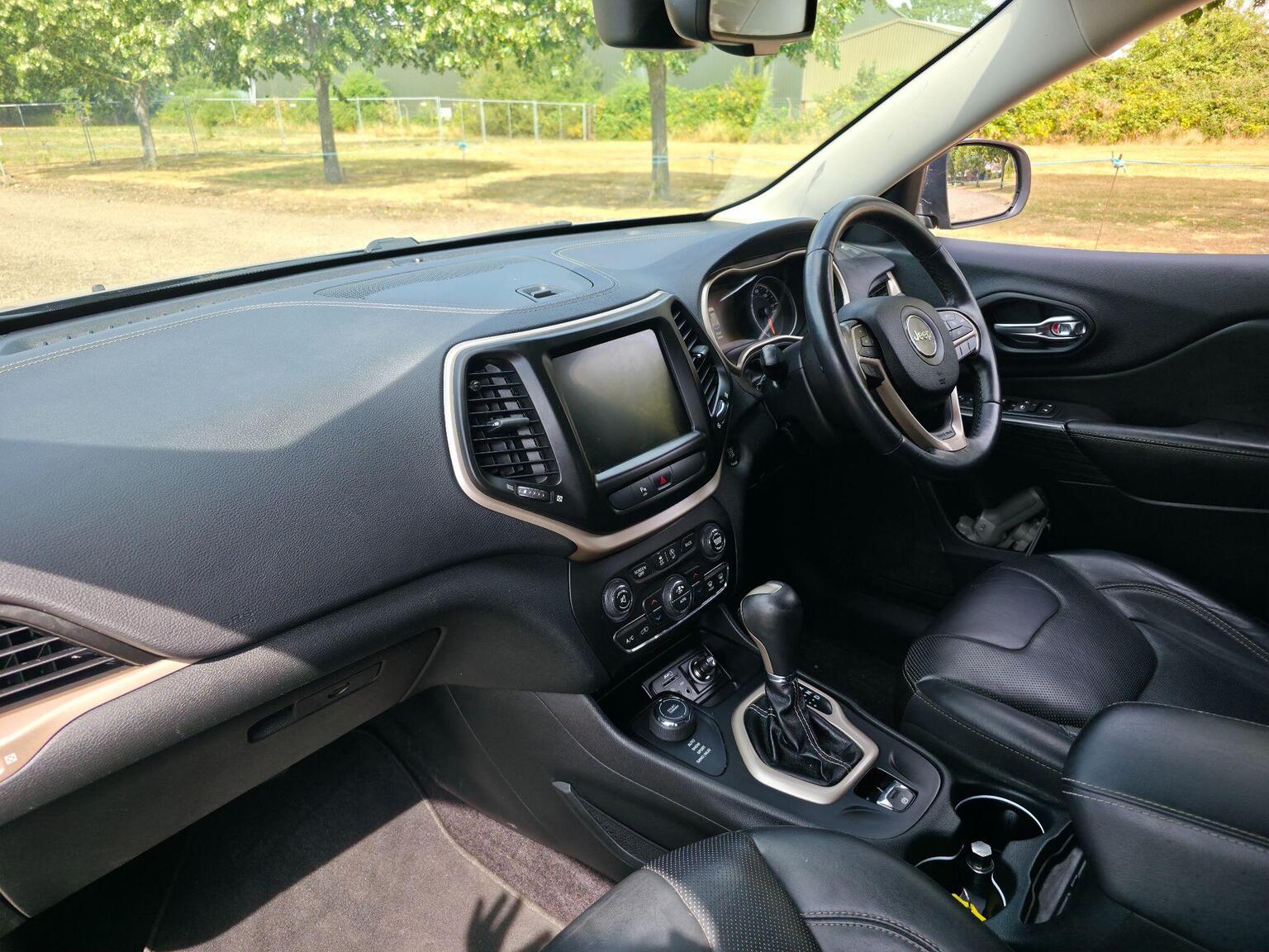 2016 Jeep Cherokee image 29
