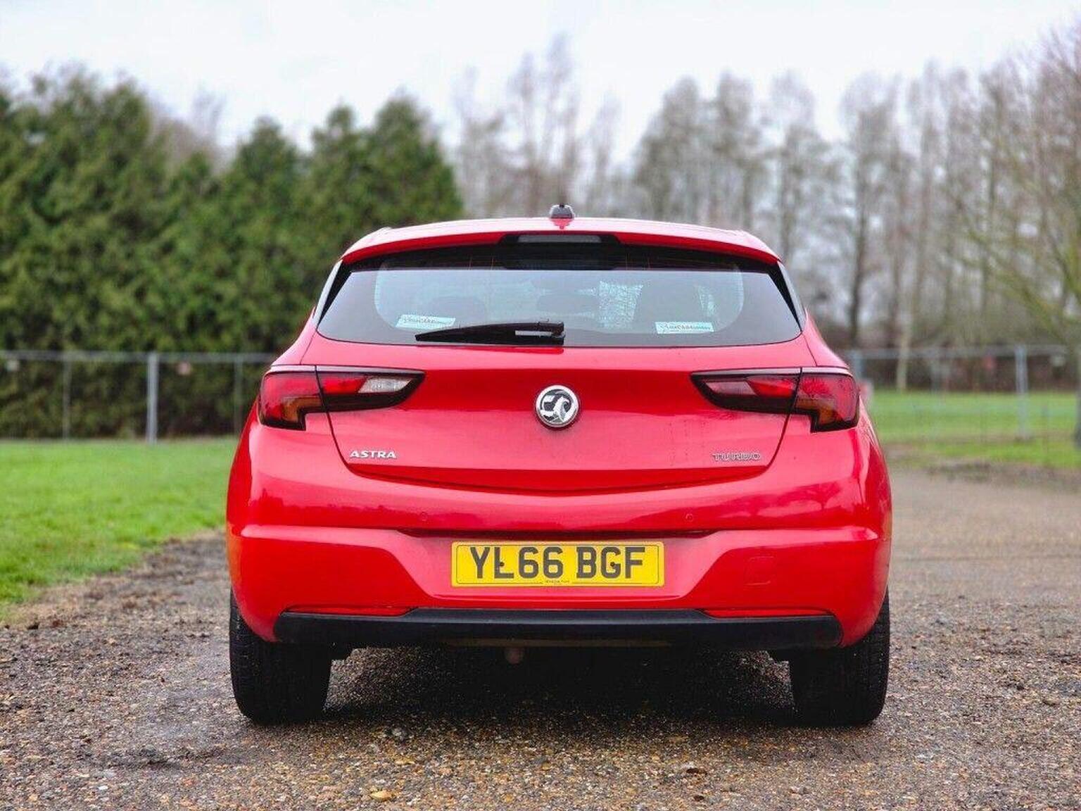 2016 Vauxhall Astra image 8