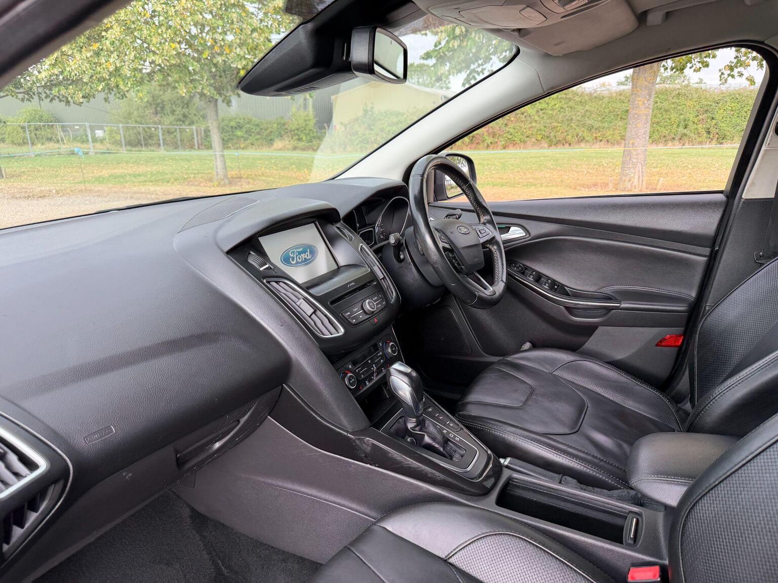 2016 Ford Focus image 28