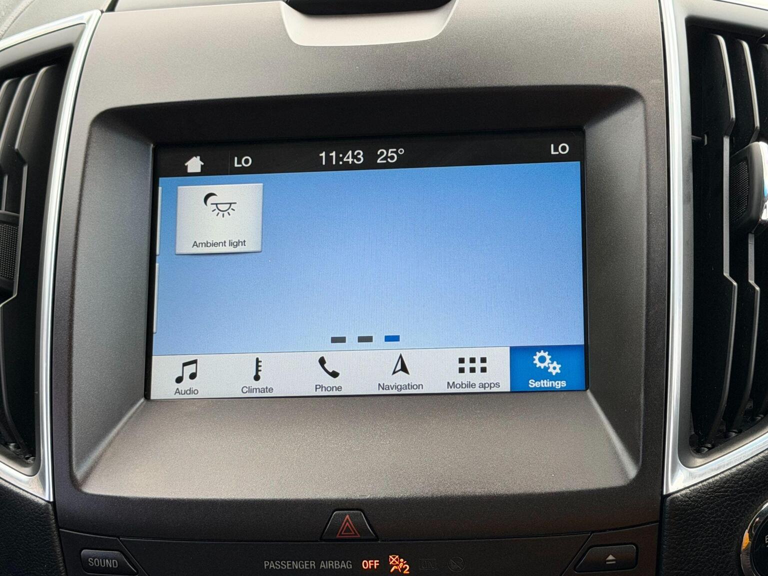 2018 Ford Edge image 38