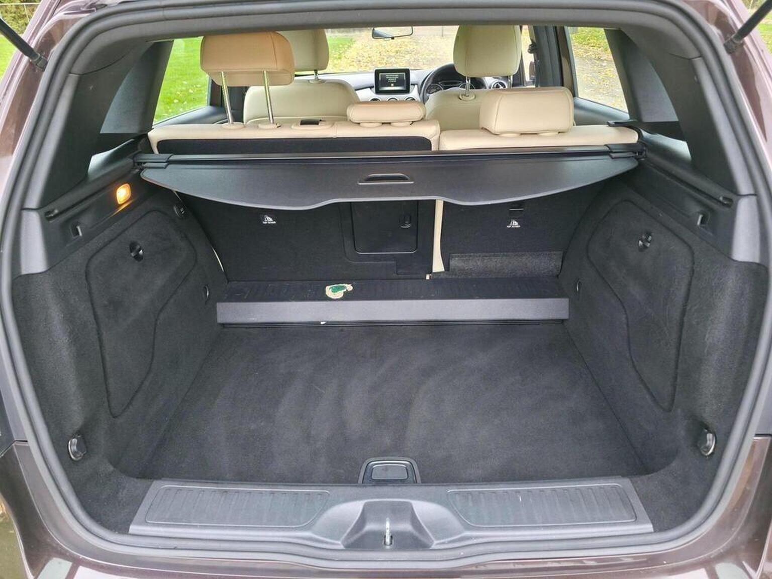 2016 Mercedes-Benz B Class image 41