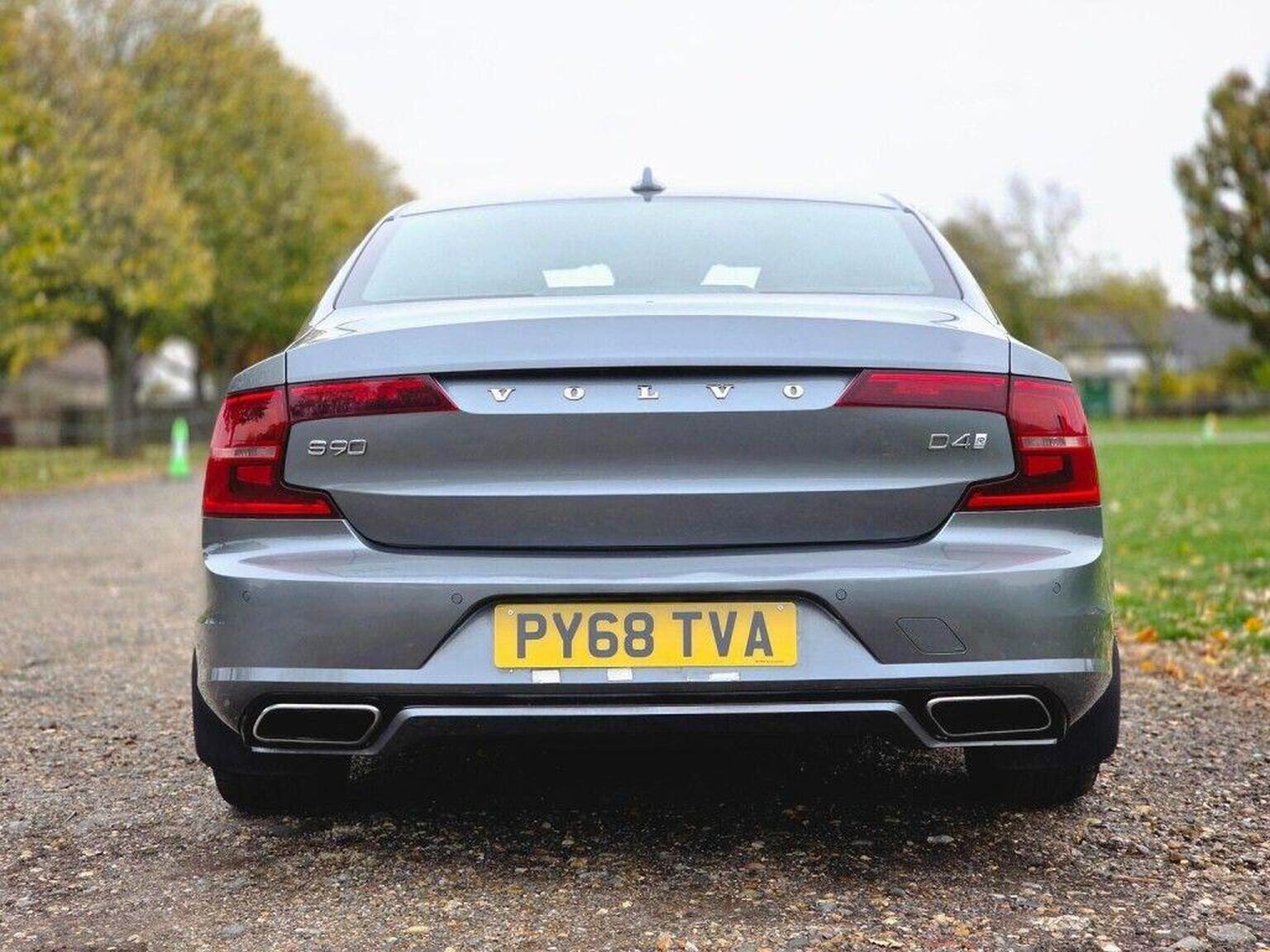 2019 Volvo S90 image 8