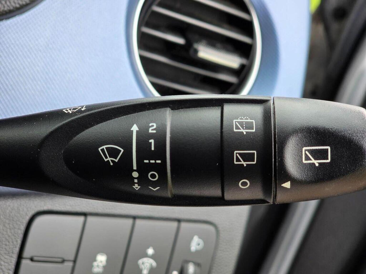 2016 Hyundai i10 image 35