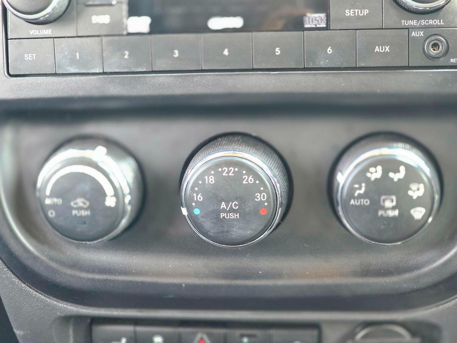 2012 Jeep Compass image 38