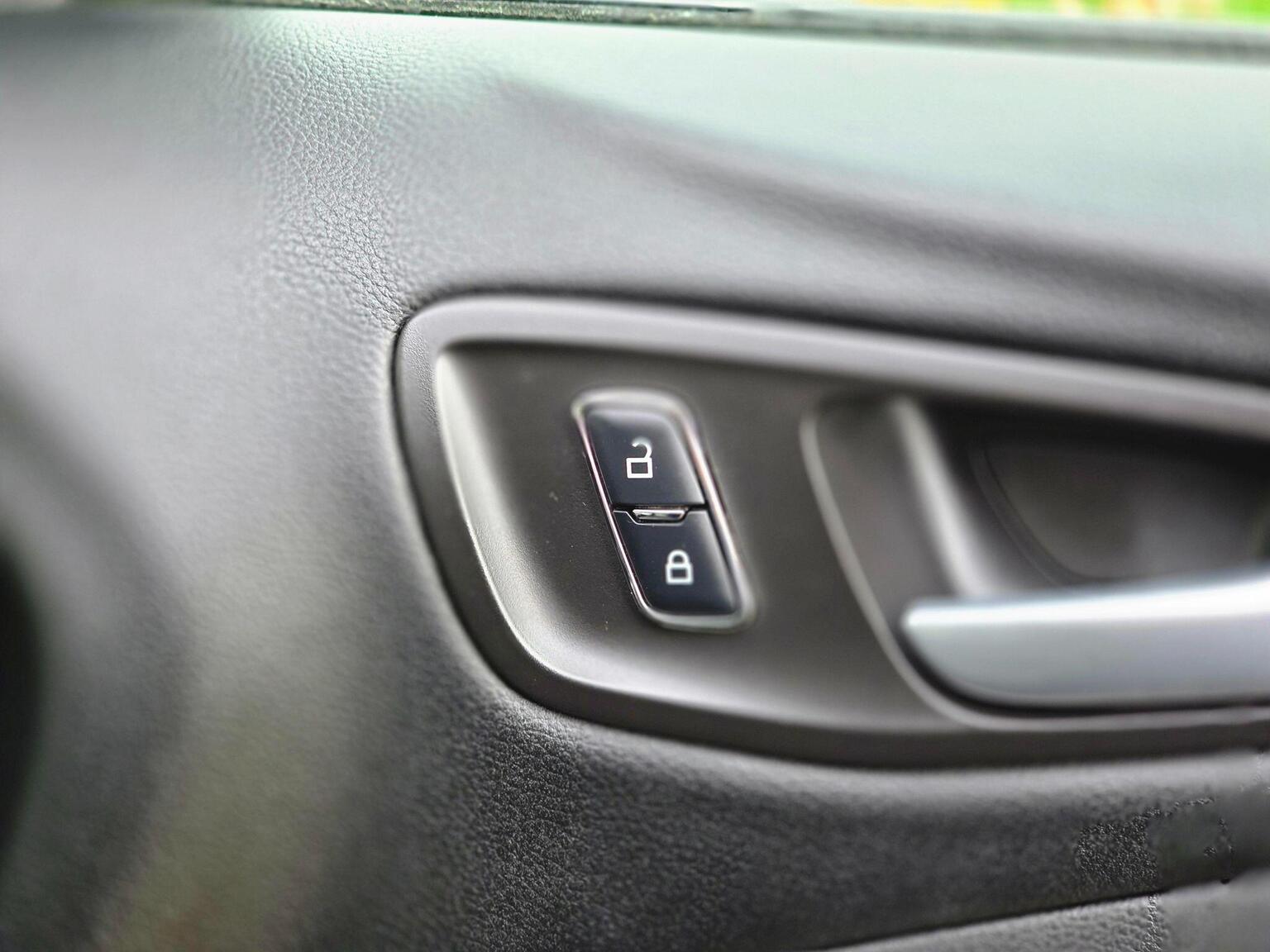 2014 Ford Kuga image 35