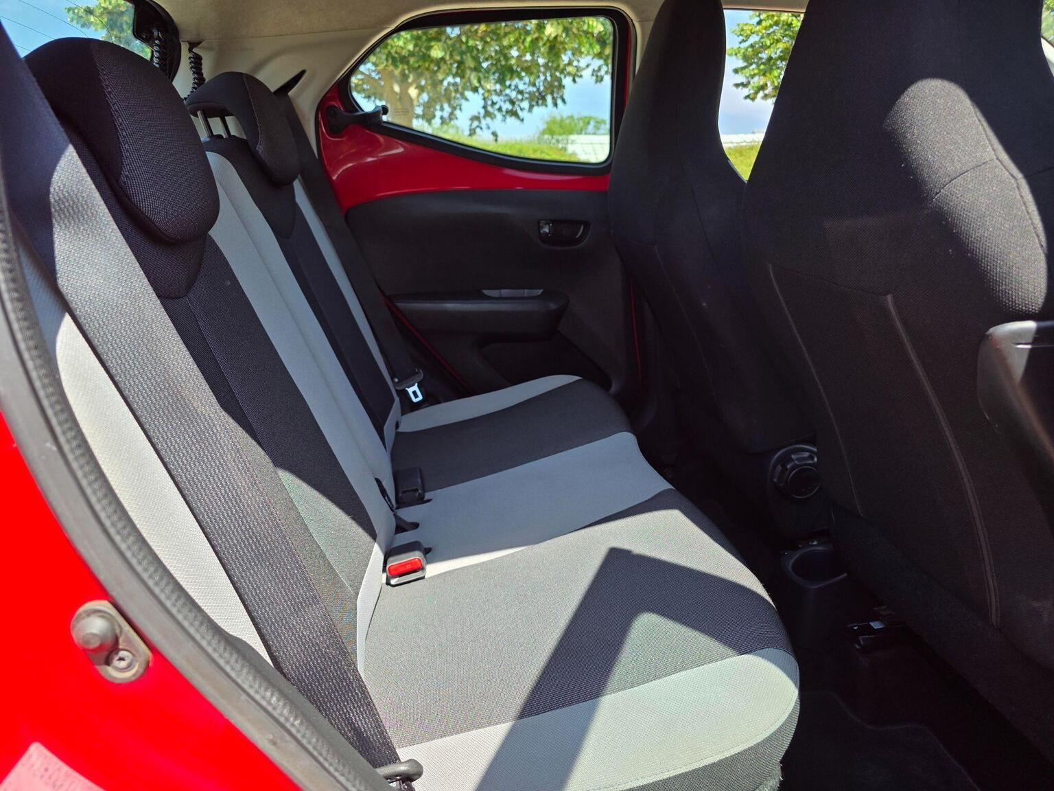 2015 Toyota AYGO image 25