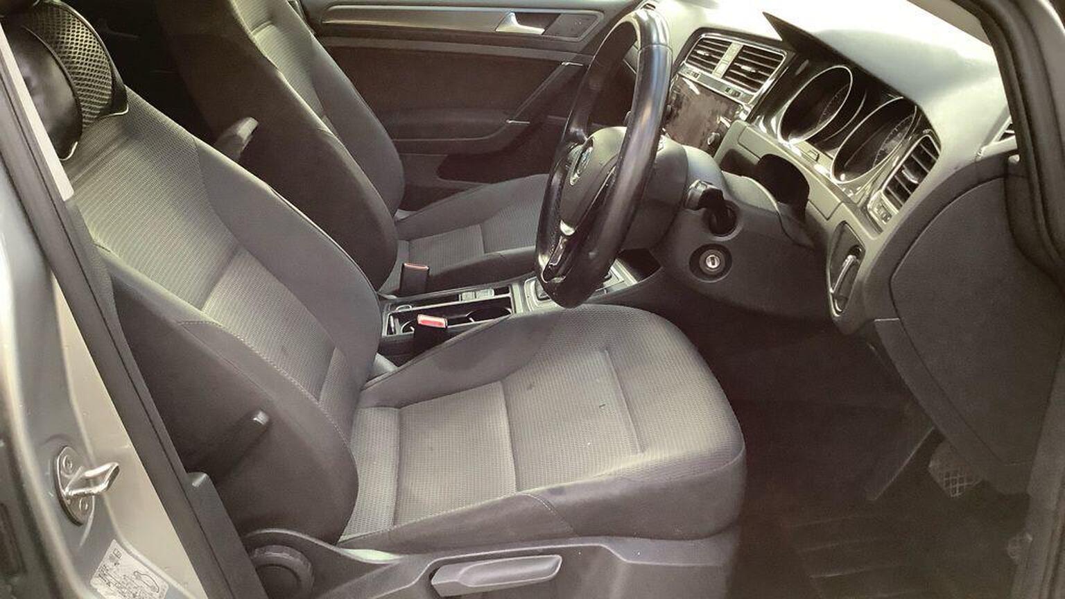 2018 Volkswagen Golf image 12
