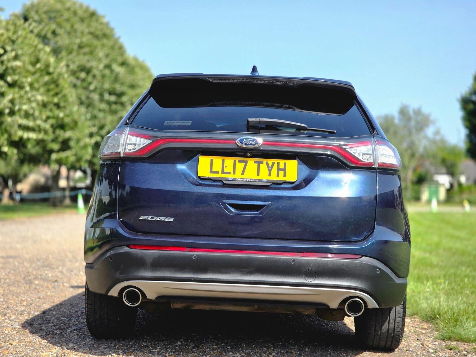 2017 Ford Edge image 8