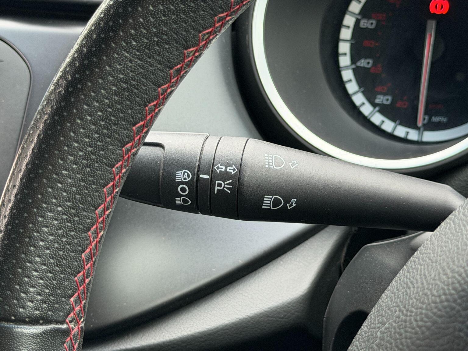 2014 Alfa Romeo Giulietta image 35