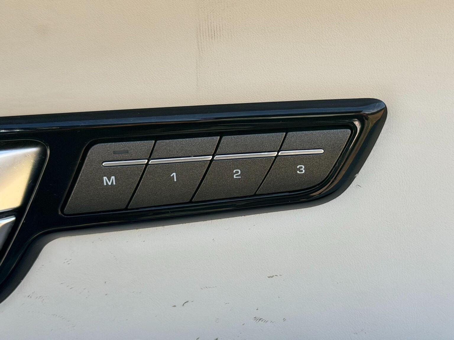 2017 Land Rover Range Rover Evoque image 35