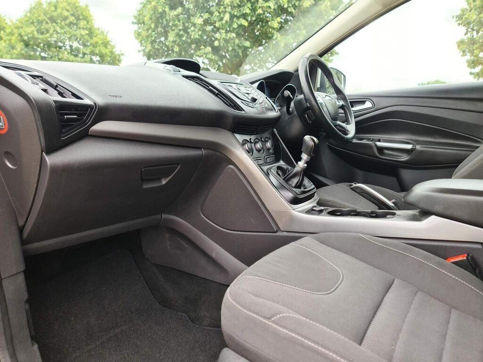 2015 Ford Kuga image 18