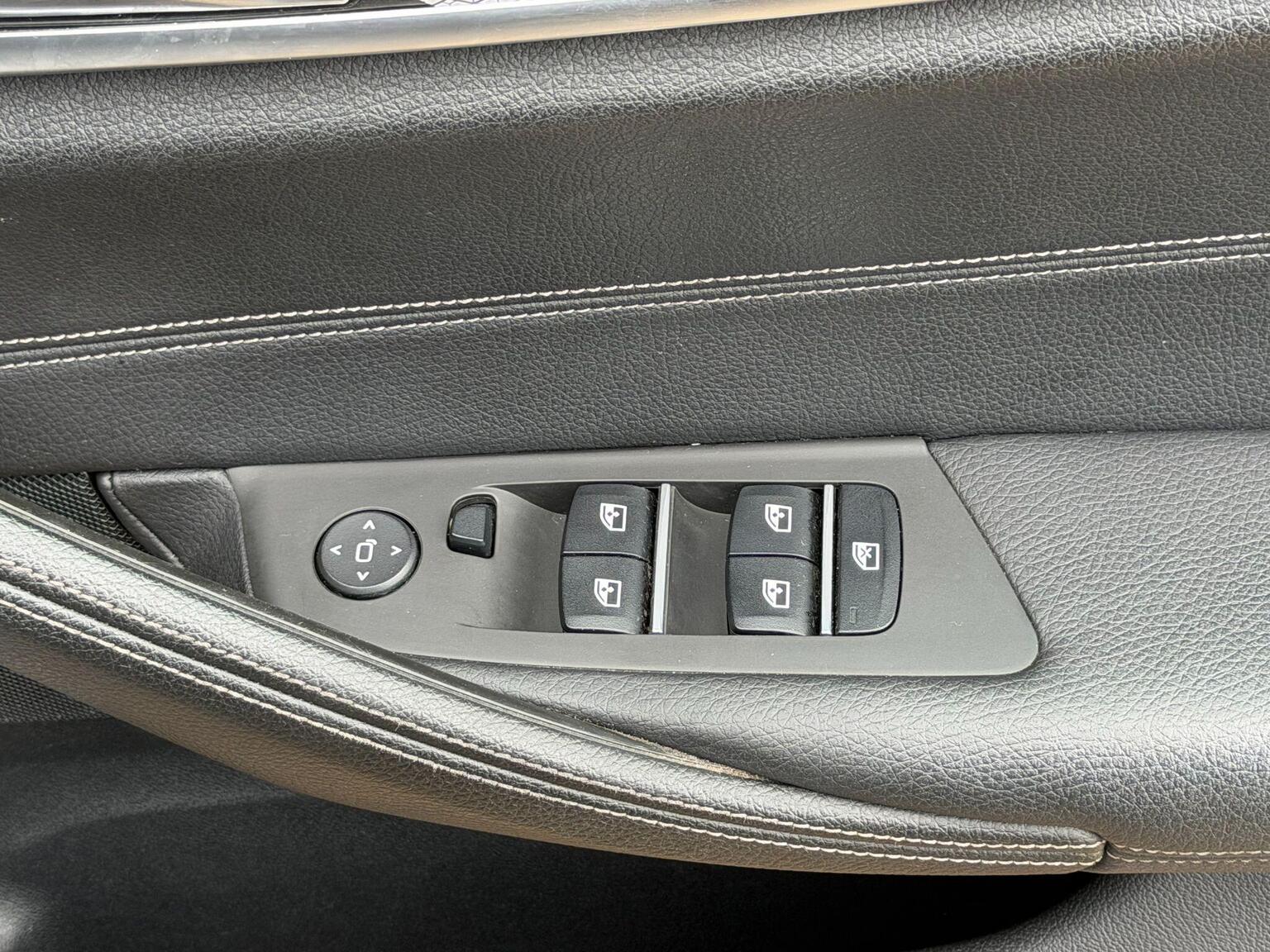 2019 BMW 5 Series image 35