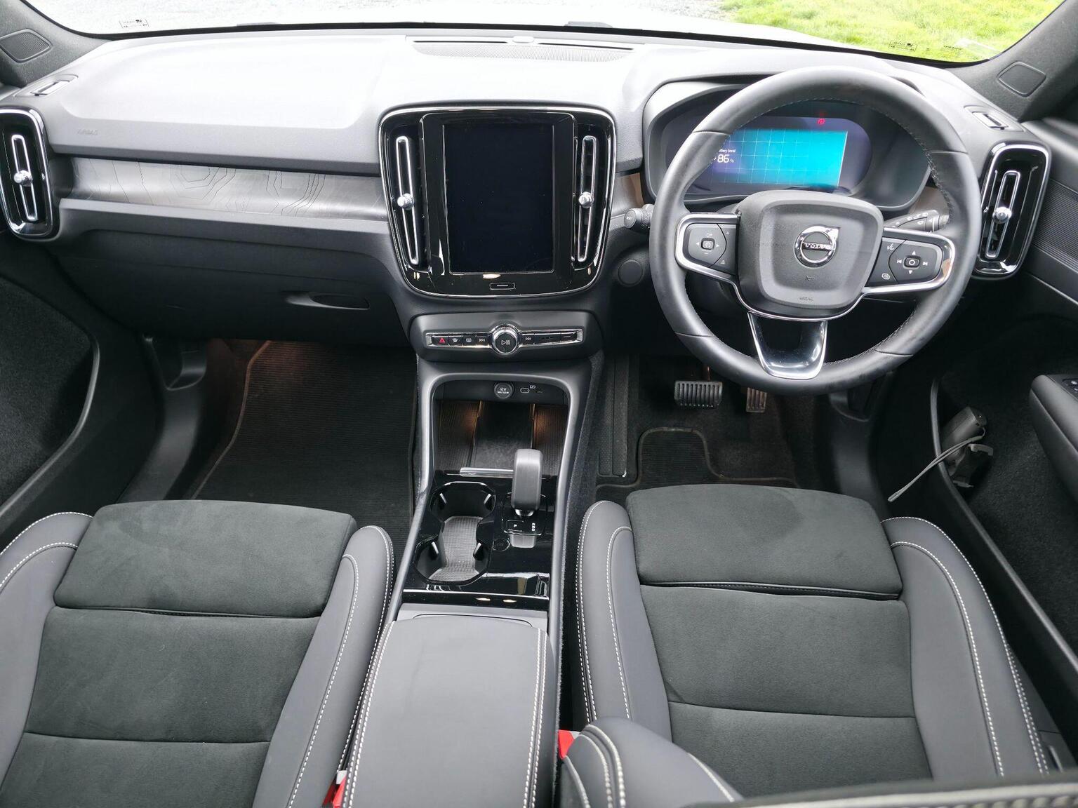 2024 Volvo EX40 image 22