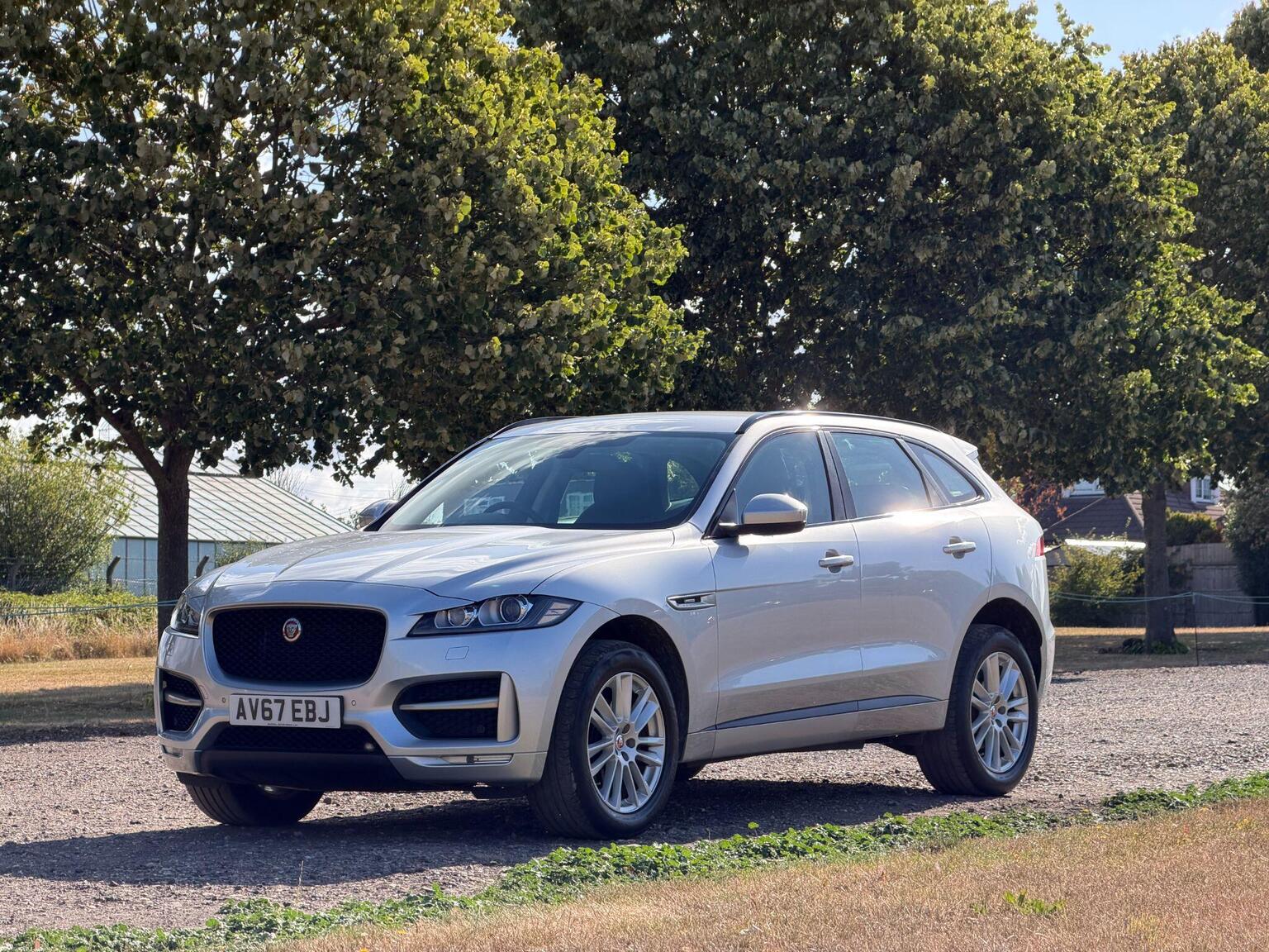2018 Jaguar F-PACE image 18