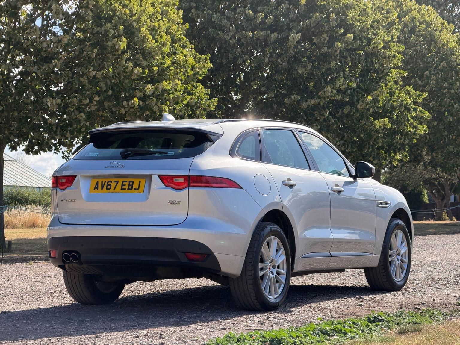 2018 Jaguar F-PACE image 8
