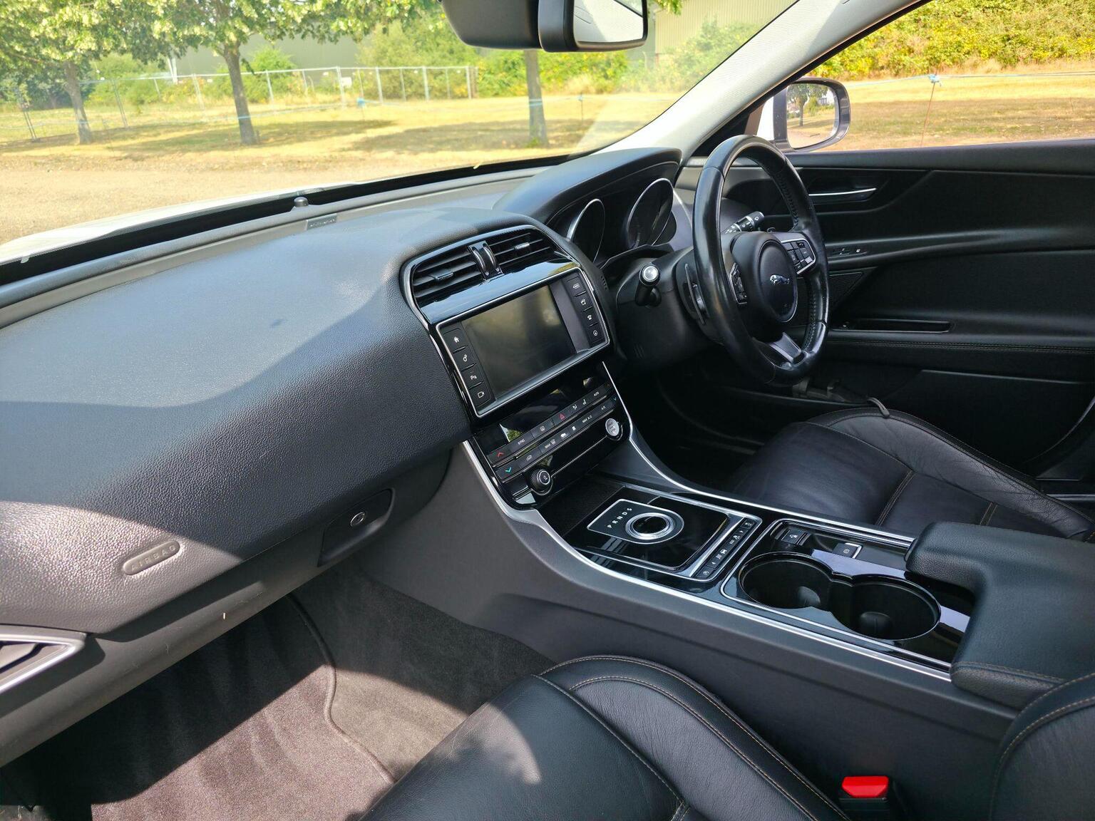 2016 Jaguar XE image 29