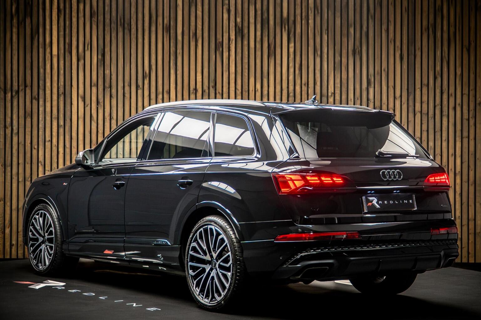 2025 Audi Q7 TDI V6 Vorsprung Tiptronic quattro — photograph 3