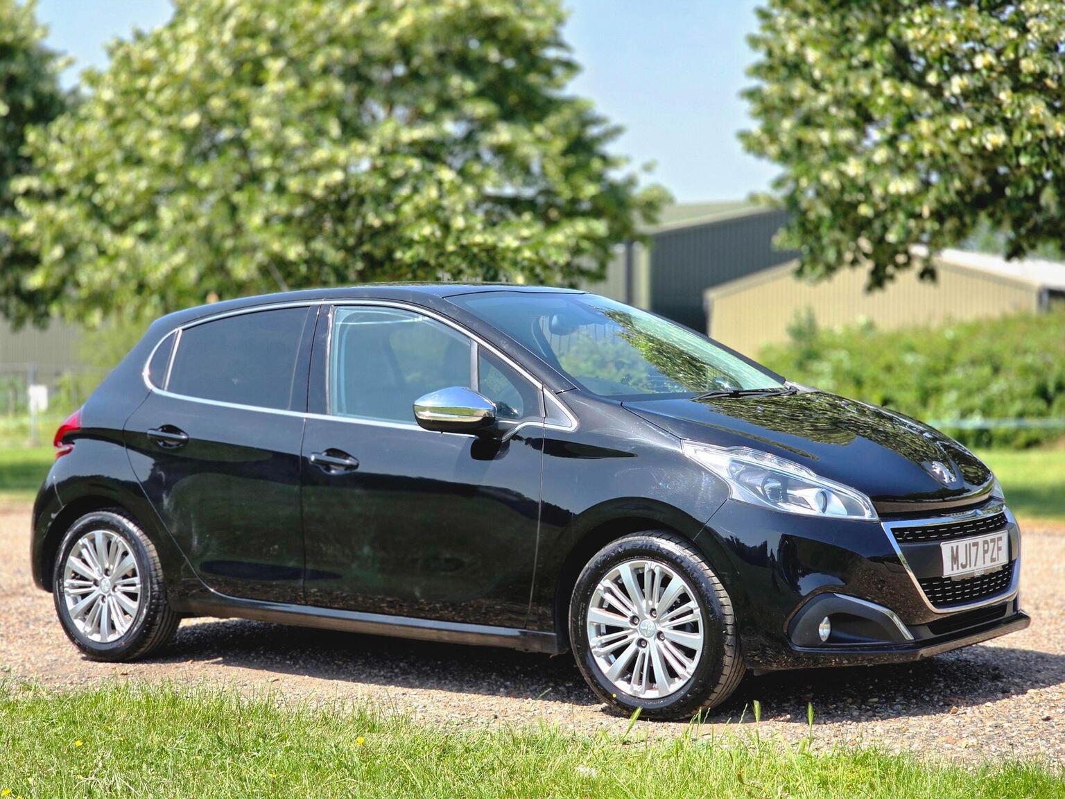2017 Peugeot 208 image 2