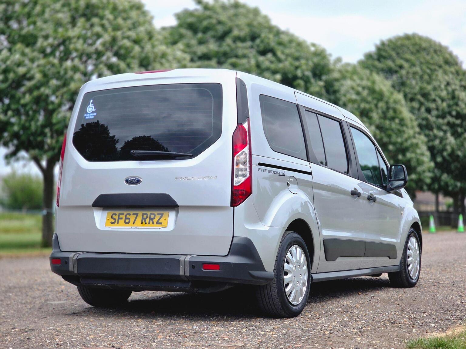 2017 Ford Grand Tourneo Connect image 8
