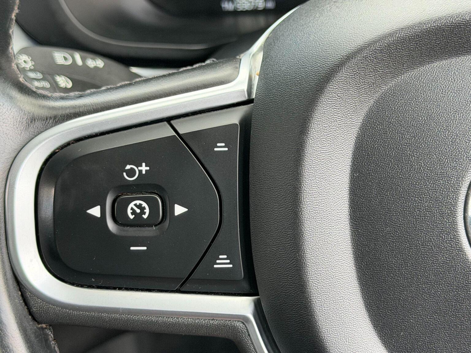 2018 Volvo XC60 image 37