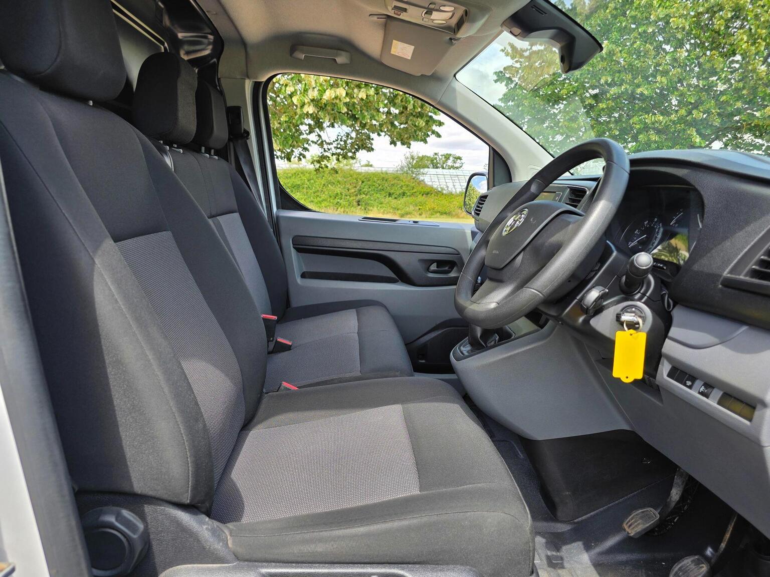 2022 Vauxhall Vivaro image 27