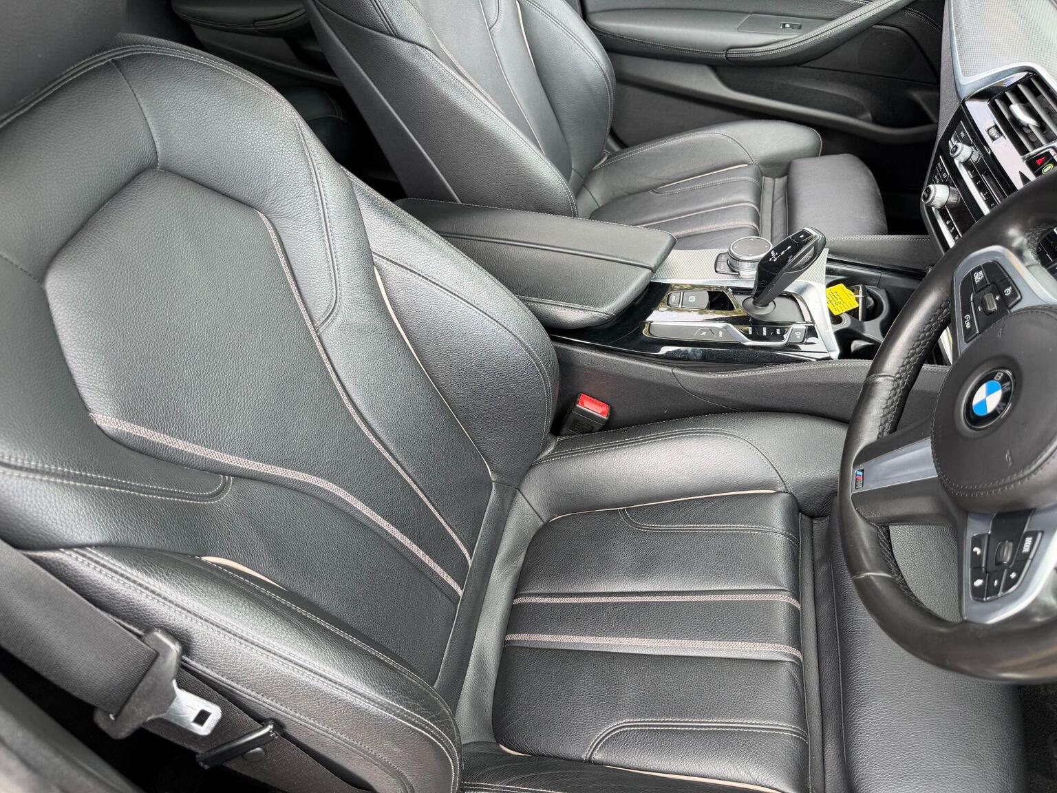 2019 BMW 5 Series image 32