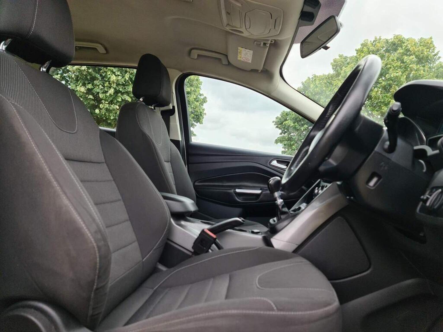 2015 Ford Kuga image 12
