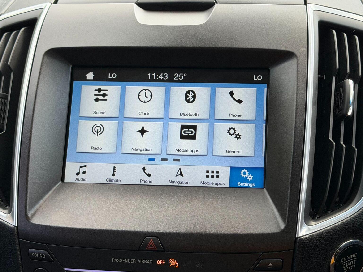 2018 Ford Edge image 36
