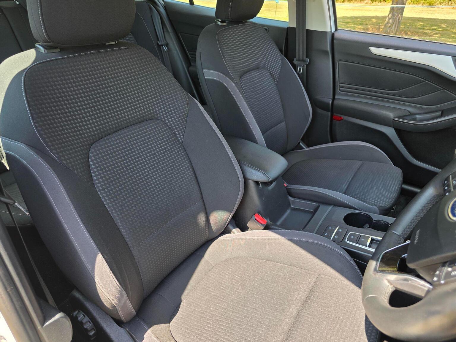 2020 Ford Focus image 30