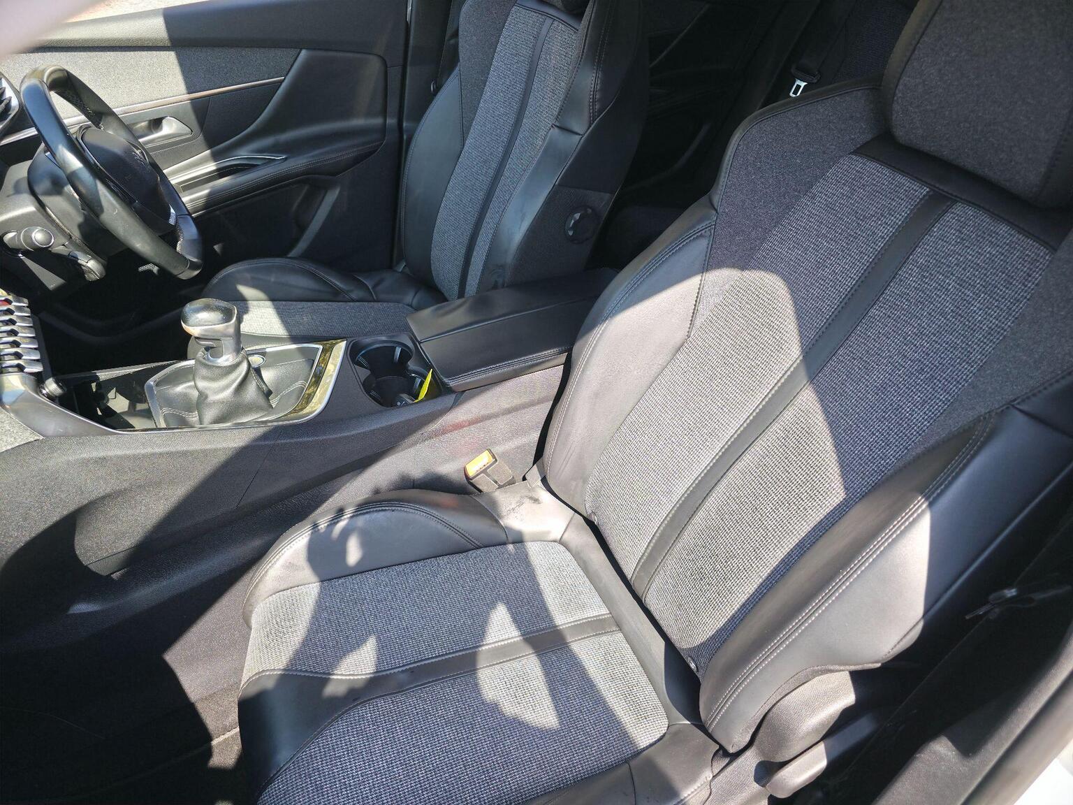2017 Peugeot 3008 image 30