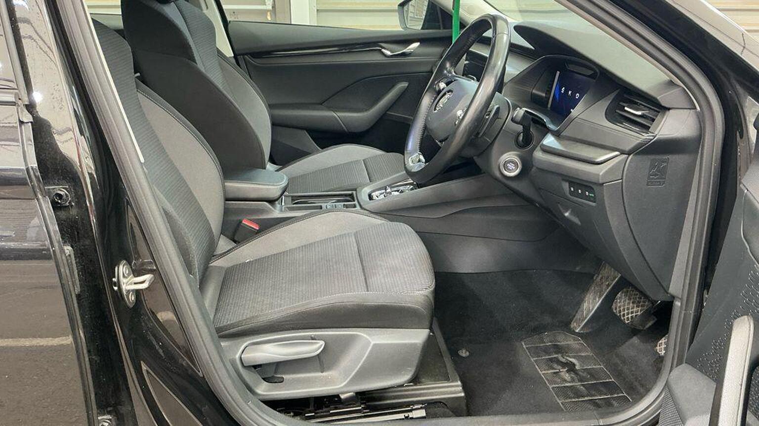 2021 Skoda Octavia image 12