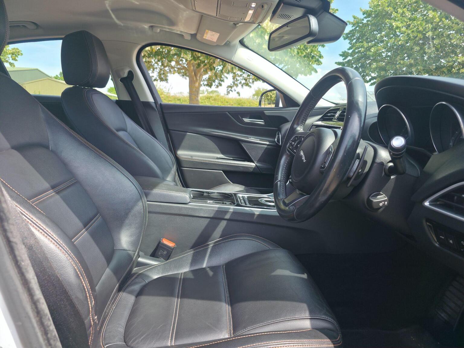 2016 Jaguar XE image 23