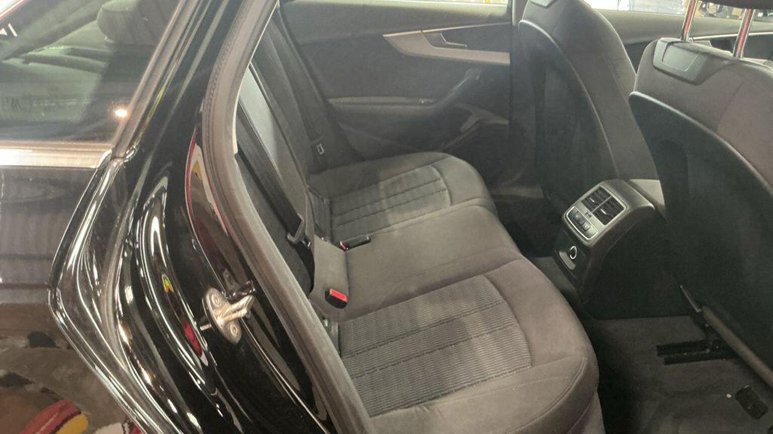 2016 Audi A4 image 11