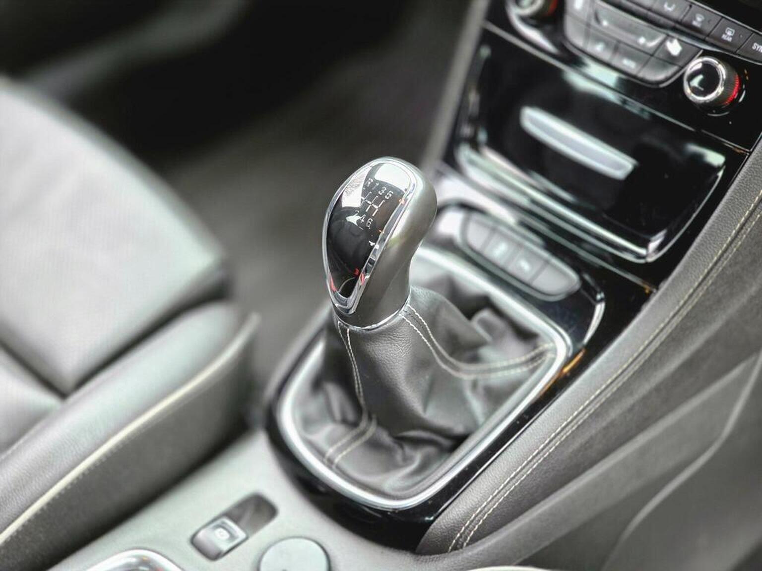 2016 Vauxhall Astra image 44