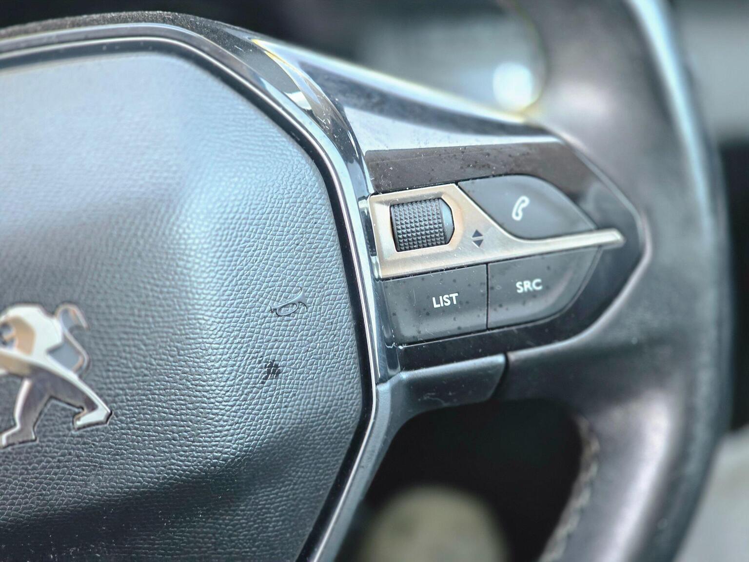 2017 Peugeot 3008 image 48