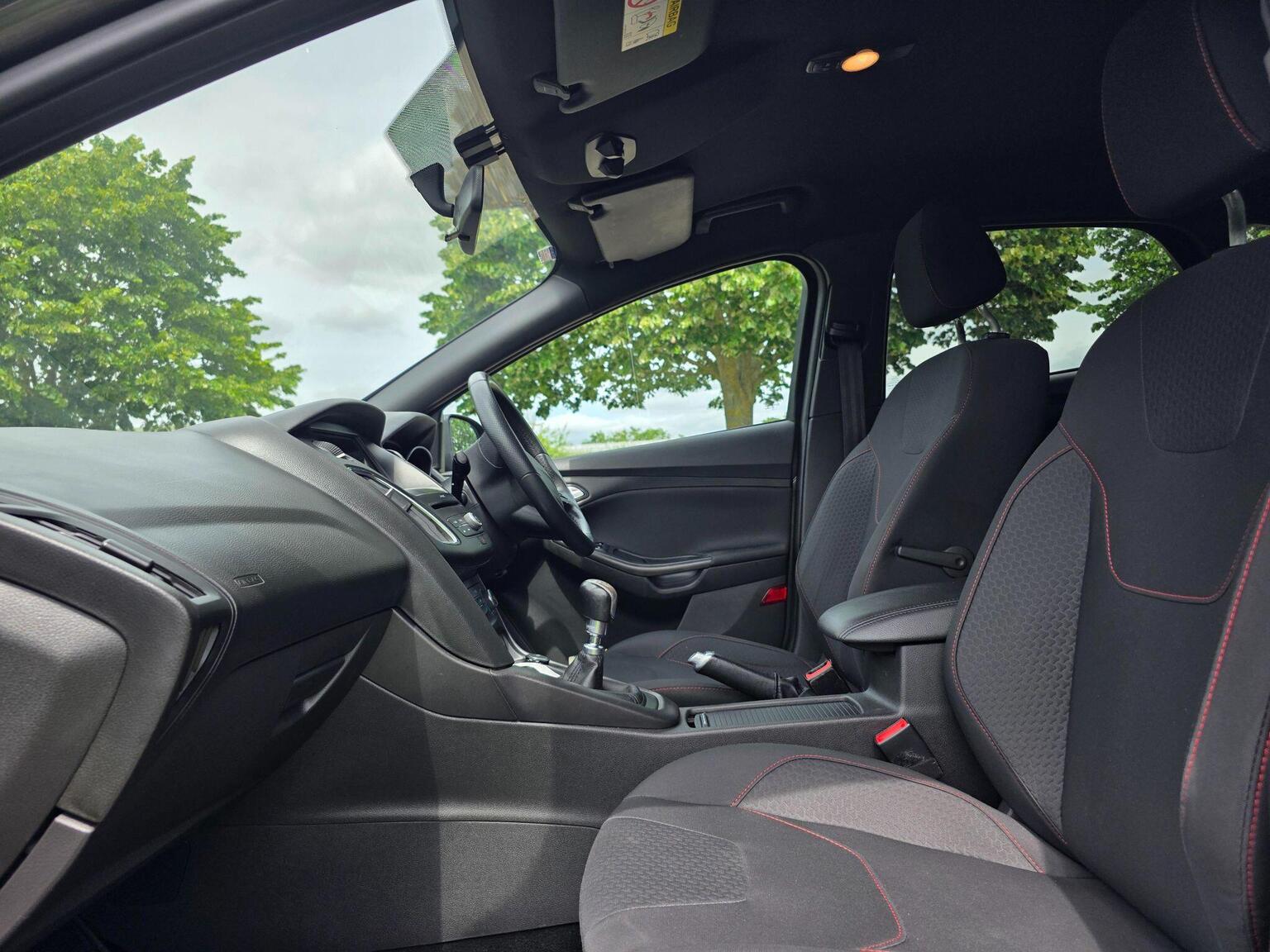 2018 Ford Focus image 24