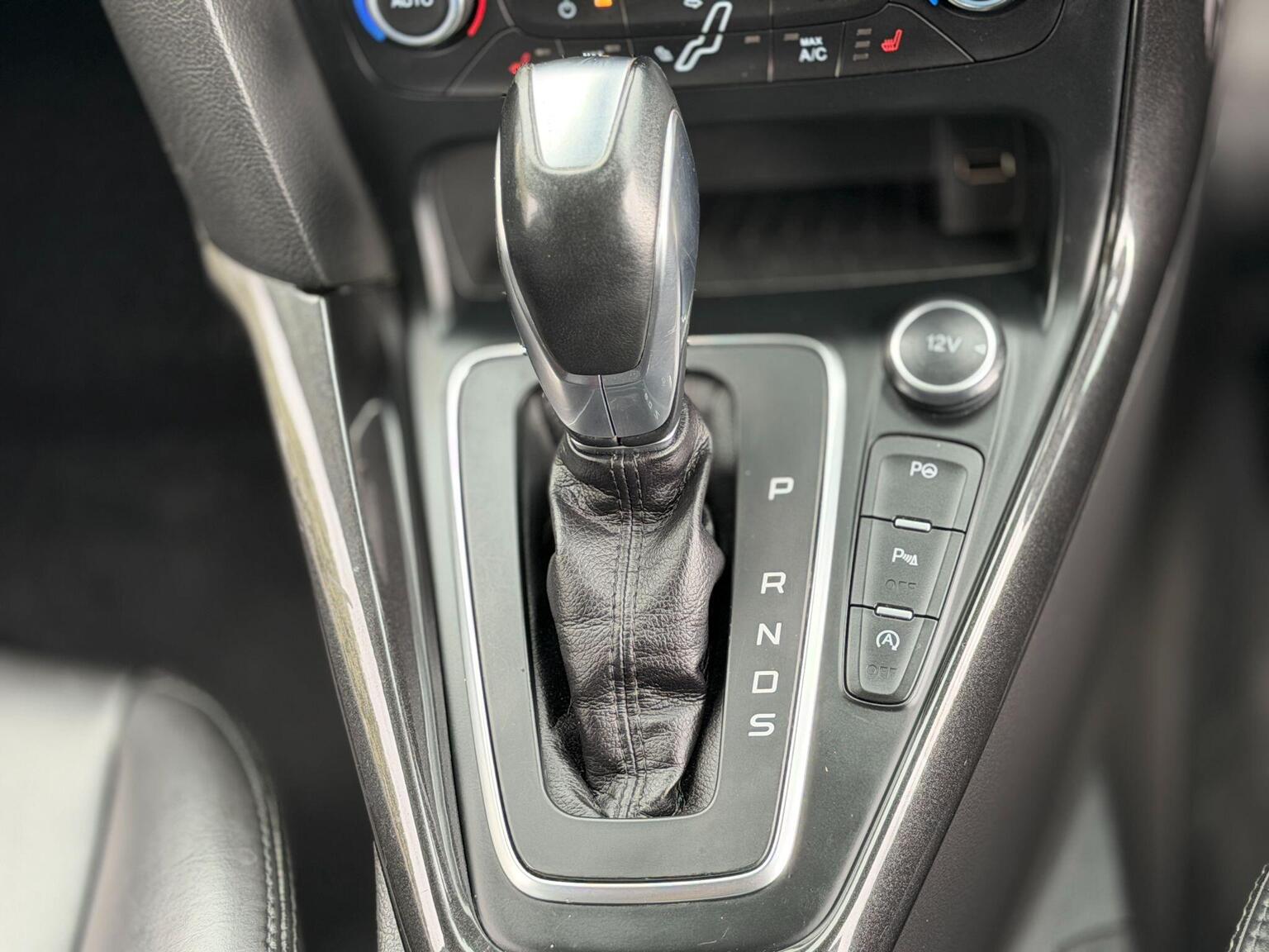 2016 Ford Focus image 39