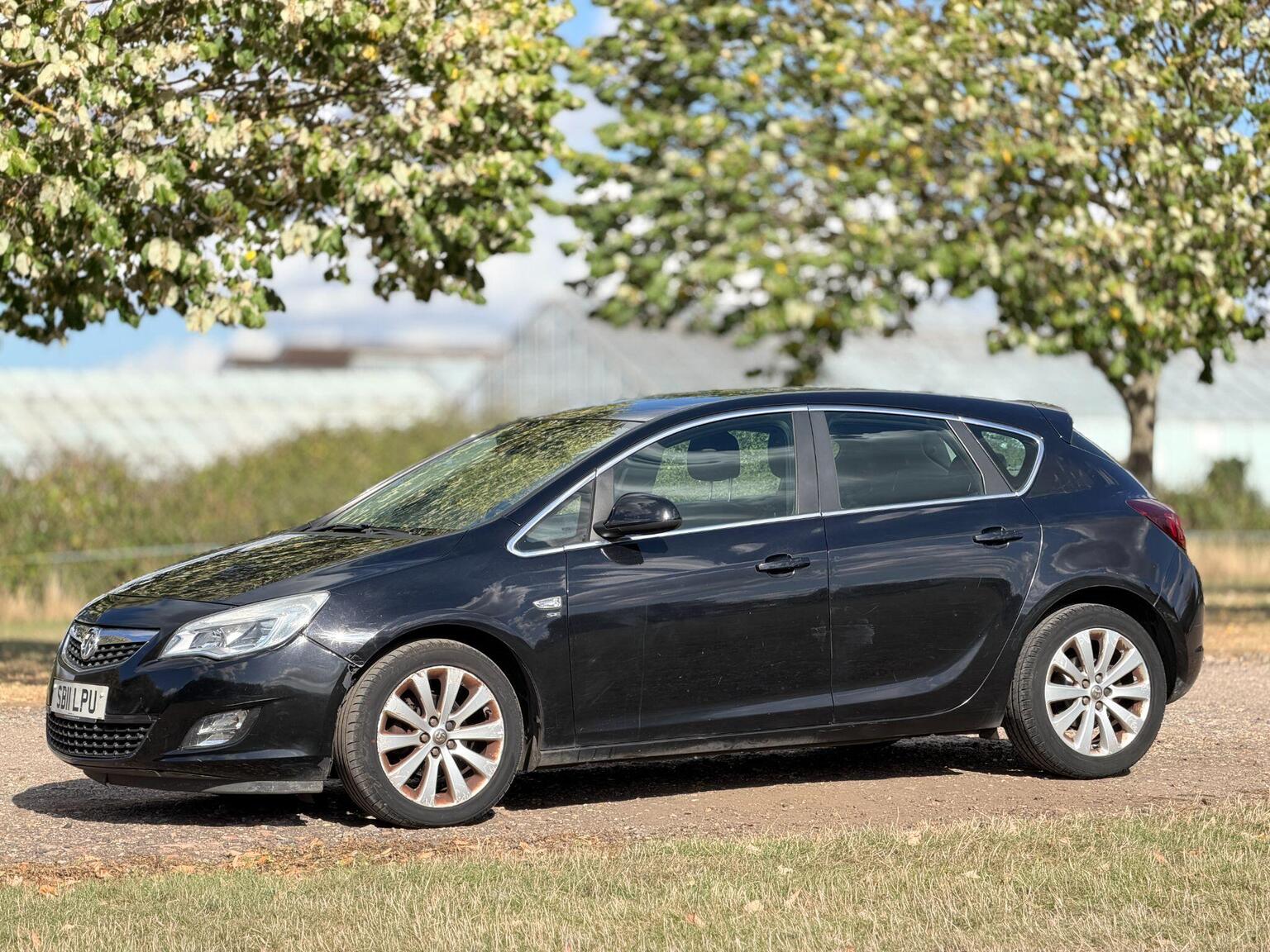 2011 Vauxhall Astra image 12