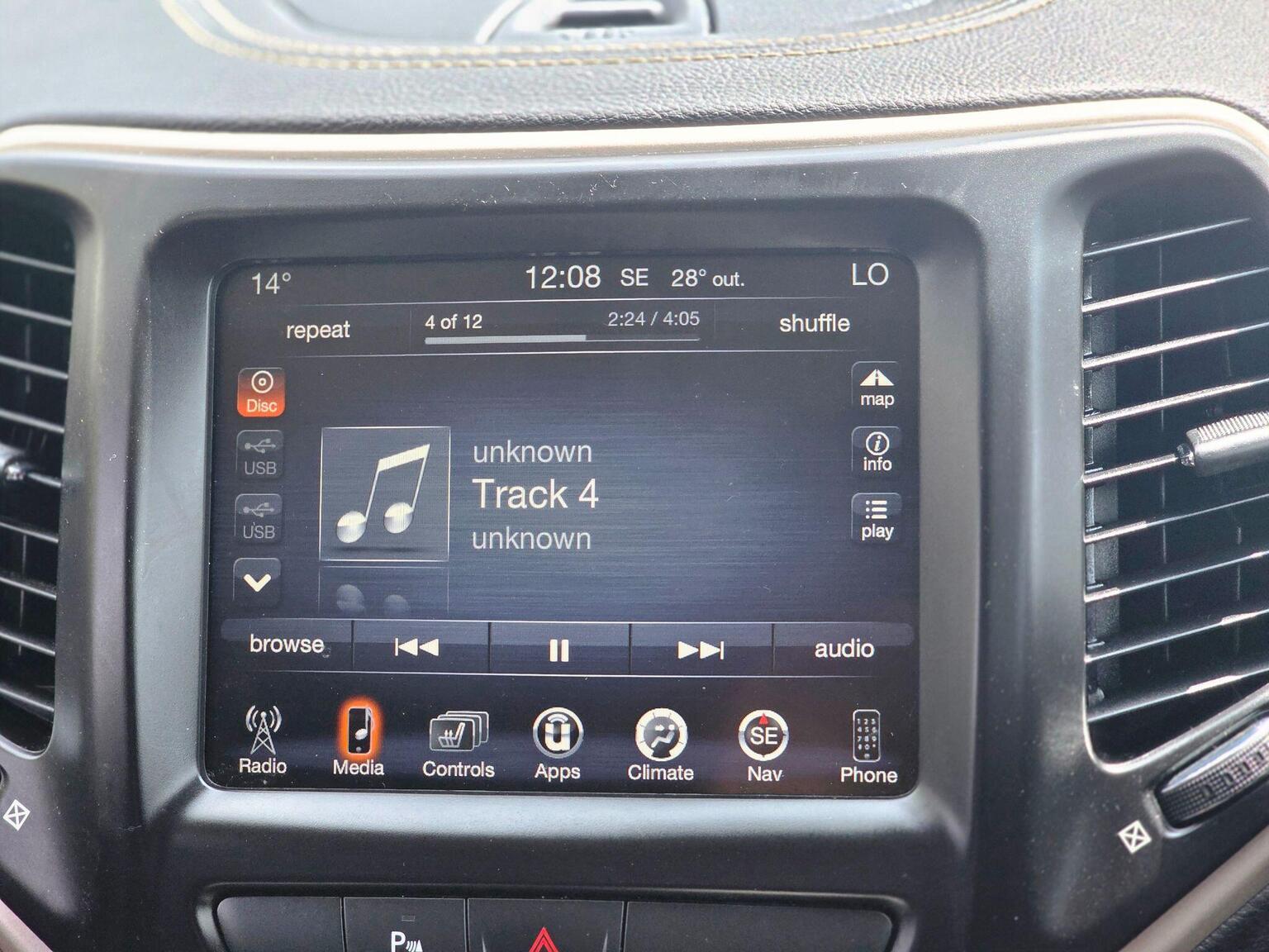 2016 Jeep Cherokee image 44