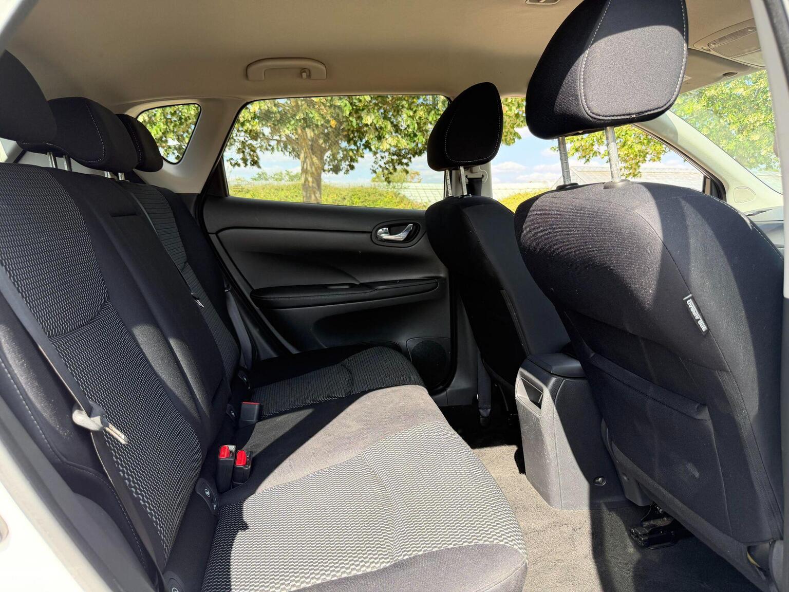 2016 Nissan Pulsar image 24